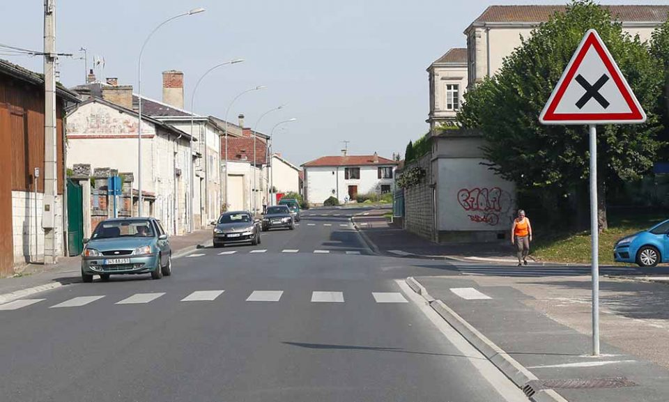 Panneau priorité à droite