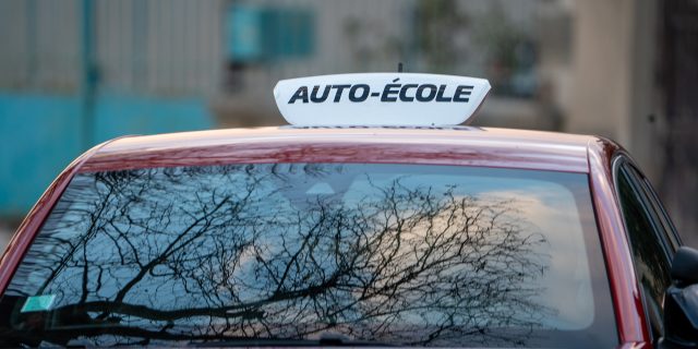 toit du véhicule auto-école